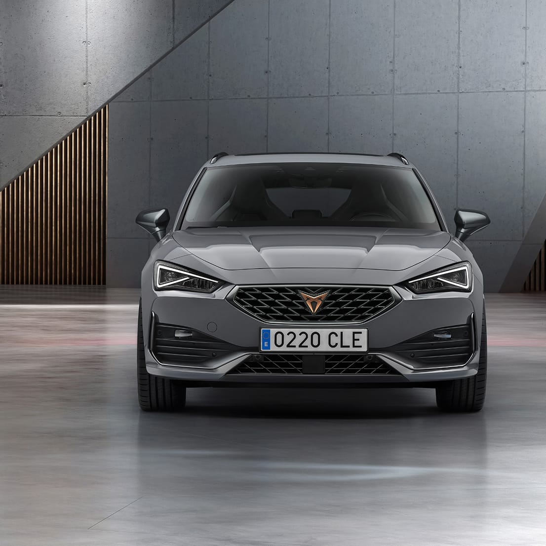 CUPRA Leon sportstourer front view