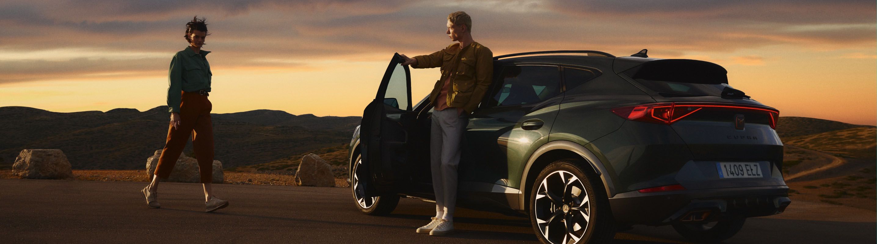 couple-with-cupra-formentor-dark-camouflage-sunset-view