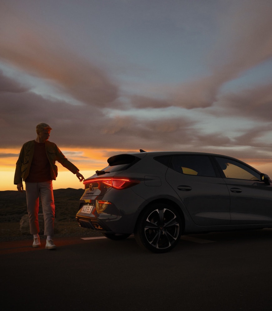 man-with-cupra-leon-sunset-view